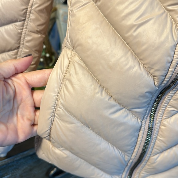 MICHAEL Michael Kors Packable Down Fill Jacket with hood - Picture 4 of 13